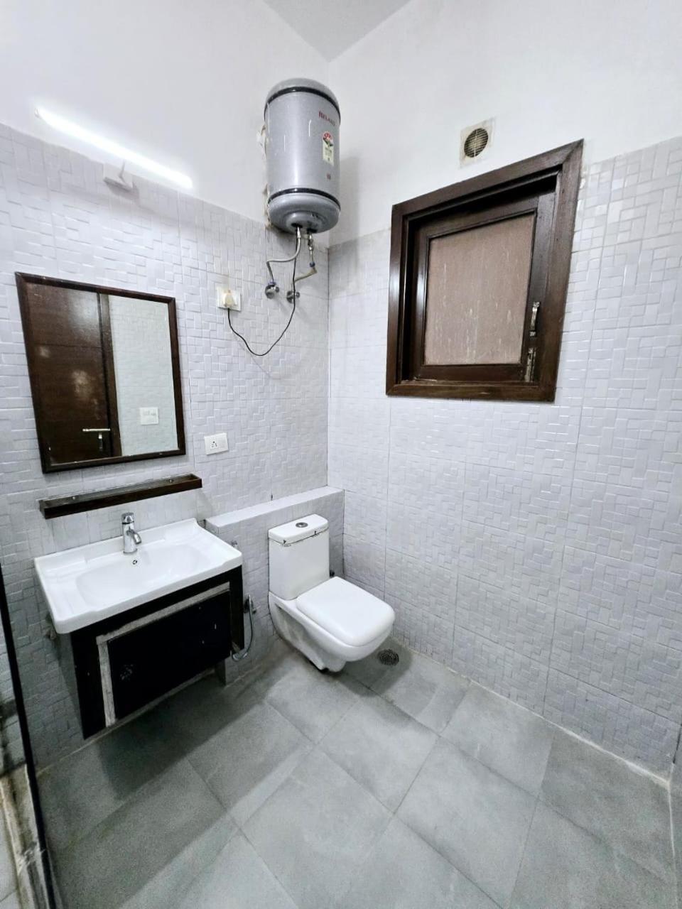 Kd Plaza - Ignou Road Saket Couette-café