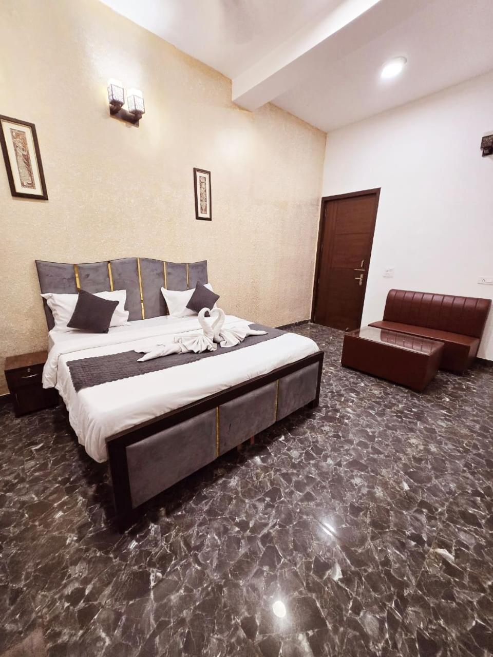 Couette-café Kd Plaza - Ignou Road Saket