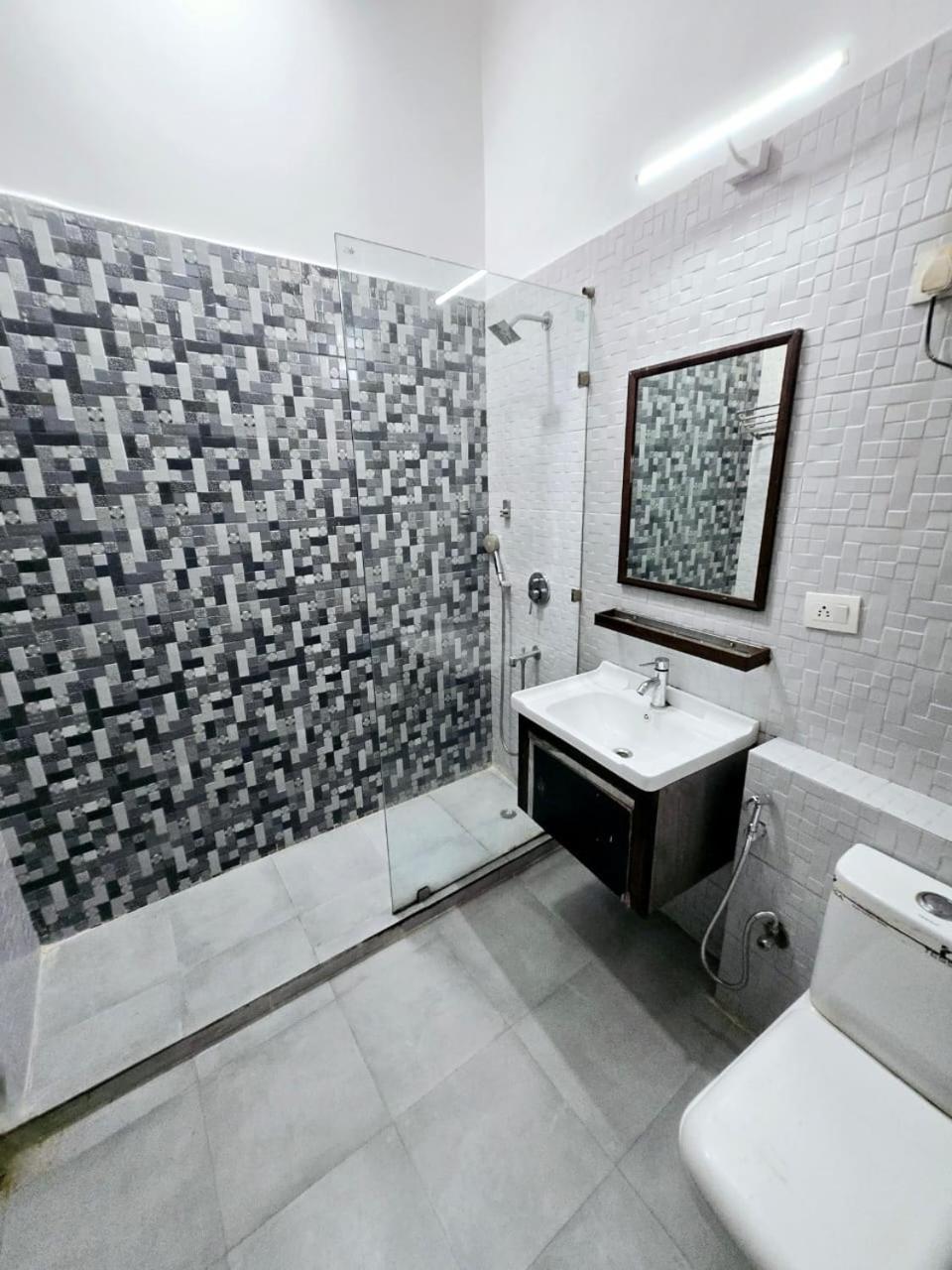 Kd Plaza - Ignou Road Saket Couette-café New Delhi